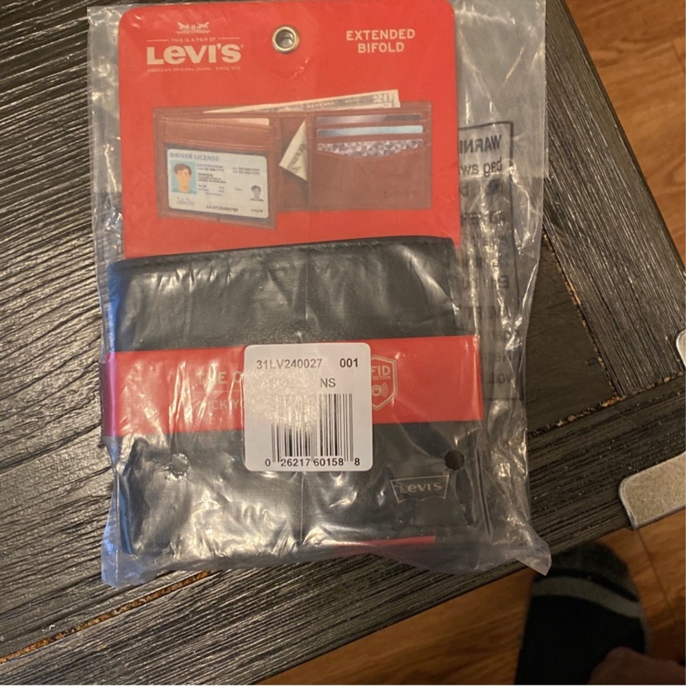 Levi’s Extended Bifold Wallet with RFID Protection
